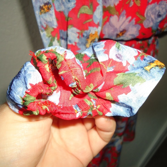 Francesca's Women's Red Floral Long Sleeve Wrap Dress Cocktail Blue Flowers - Picture 6 of 12